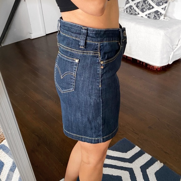 🐚 MISS CAPRI DARK WASH HIGH WAIST MINI SKIRT! - Picture 3 of 11